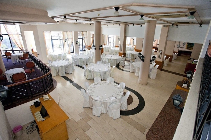 Imagen del bar/restaurante del Hotel Episkopiana. Foto 5