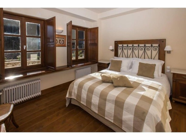 Imagen de la habitación del Hotel Epoches Luxury Suites. Foto 17