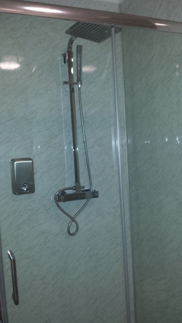 Imagen de la habitación del Hotel Epsilon. Foto 3