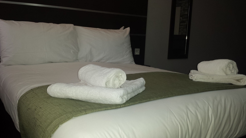 Imagen de la habitación del Hotel Epsilon. Foto 8