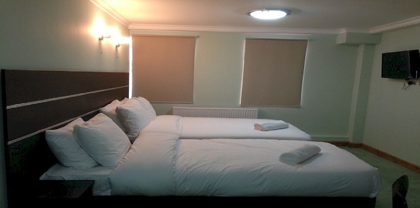 Imagen de la habitación del Hotel Epsilon. Foto 9