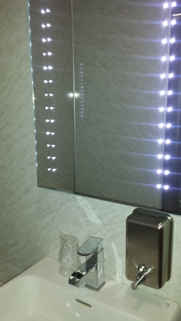 Imagen de la habitación del Hotel Epsilon. Foto 10