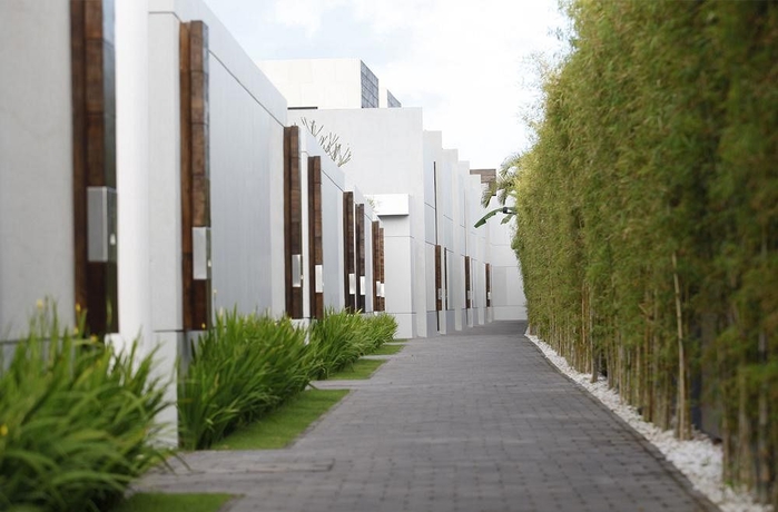 Imagen de los exteriores del Hotel Equilibria Seminyak. Foto 11