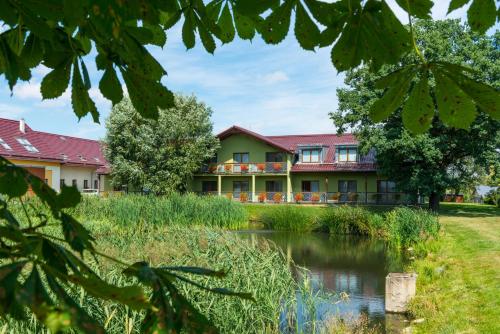 Imagen de la habitación del Hotel Equitana Resort. Foto 6