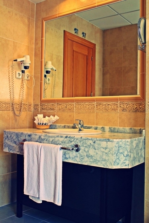 Imagen de la habitación del Hotel Equo Aranjuez. Foto 9