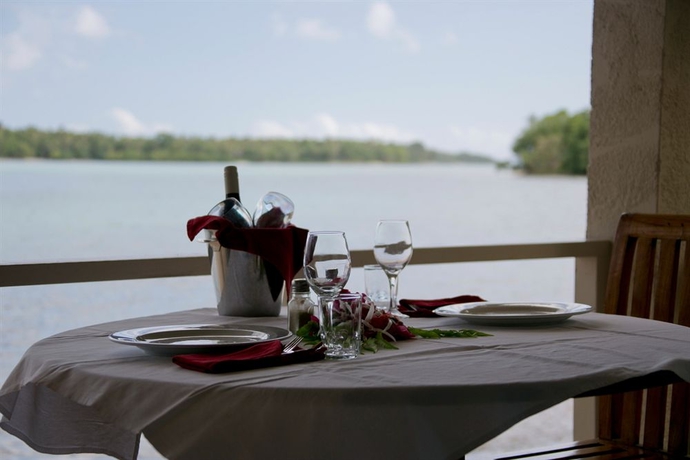Imagen de los exteriores del Hotel Erakor Island Resort and Spa. Foto 9
