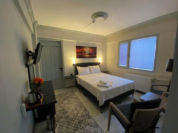 Imagen de la habitación del Hotel Eraliz. Foto 14