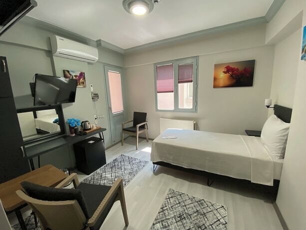 Imagen de la habitación del Hotel Eraliz. Foto 20