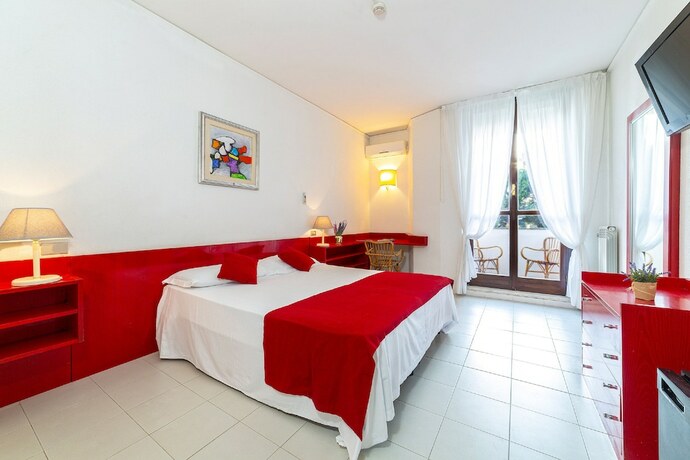 Imagen de la habitación del Hotel Eraora Village. Foto 15
