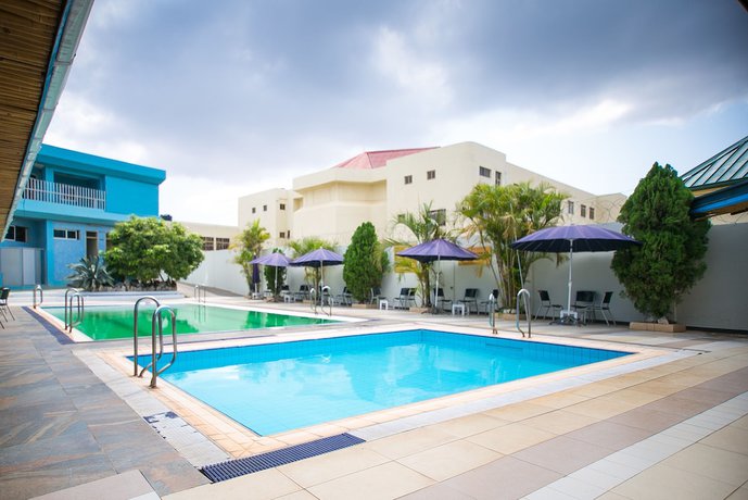 Imagen de la piscina del Hotel Erata. Foto 18