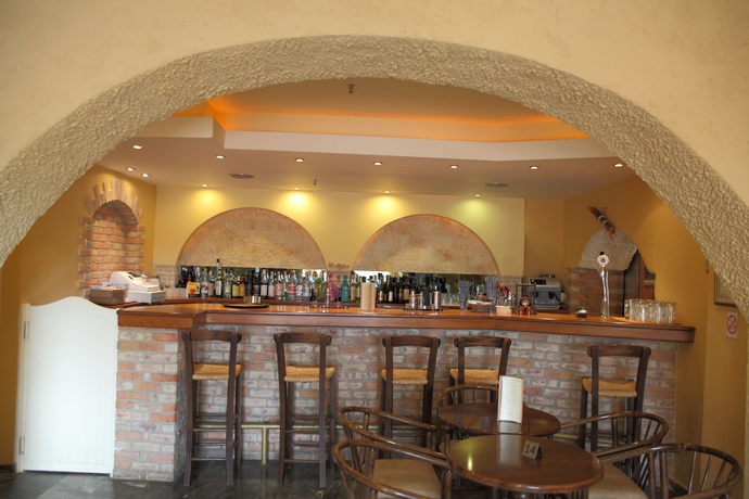 Imagen del bar/restaurante del Hotel Erato, Gournes. Foto 3