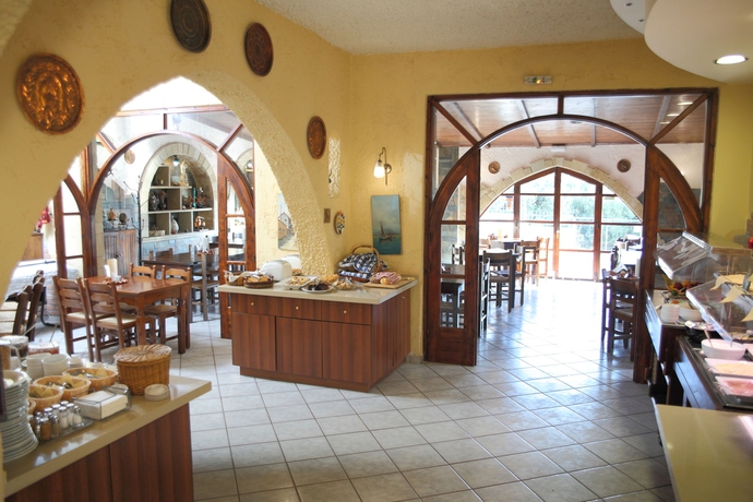 Imagen del bar/restaurante del Hotel Erato, Gournes. Foto 5