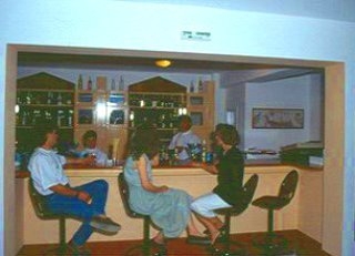 Imagen del bar/restaurante del Hotel Erato, Karlovasi. Foto 2