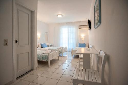 Imagen de la habitación del Hotel Erato Seaside. Foto 8