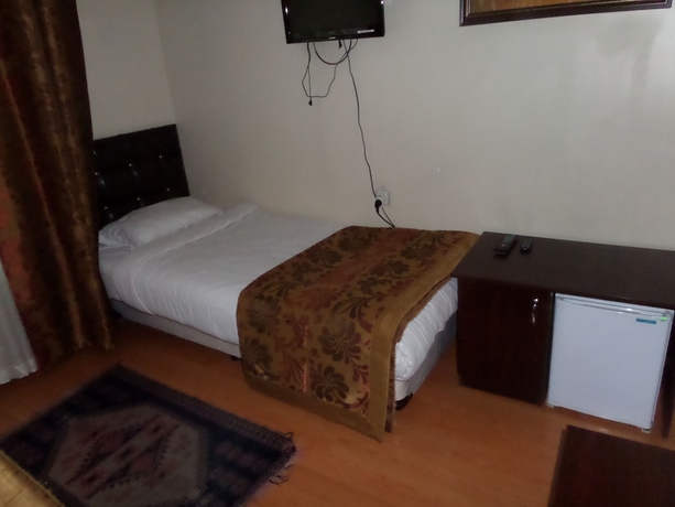 Imagen de la habitación del Hotel Ercan Inn. Foto 5