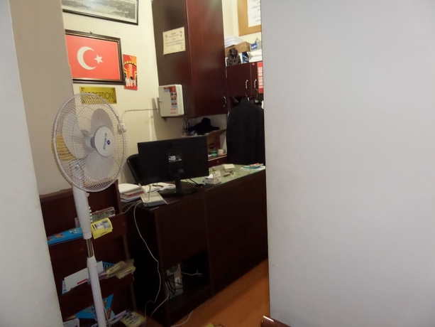 Imagen de los interiores del Hotel Ercan Inn. Foto 18