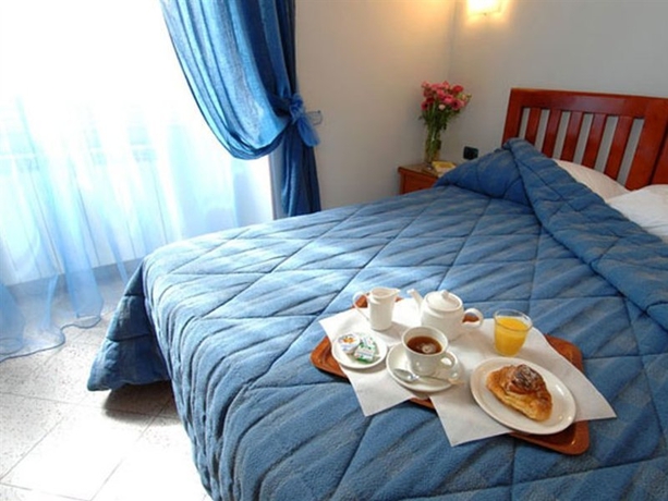 Imagen de la habitación del Hotel Ercoli. Foto 5