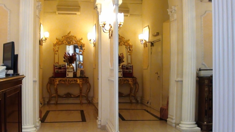 Imagen de los interiores del Hotel Erdarelli. Foto 15