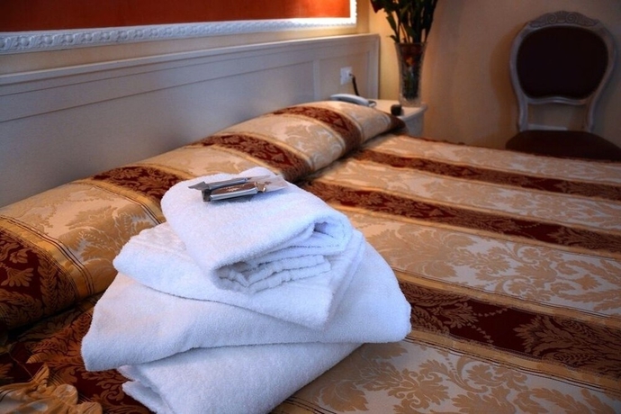 Imagen de la habitación del Hotel Erdarelli. Foto 8