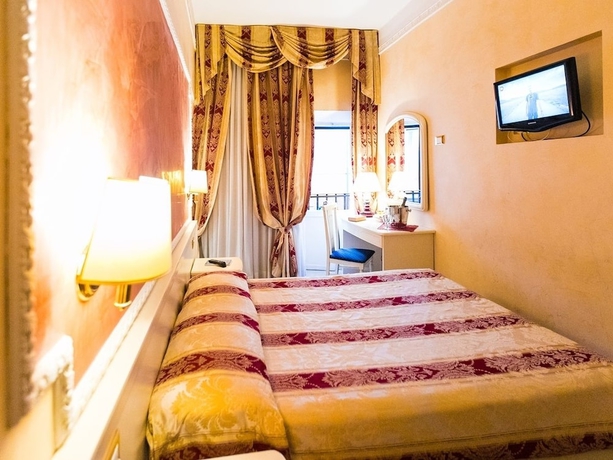 Imagen de la habitación del Hotel Erdarelli. Foto 9