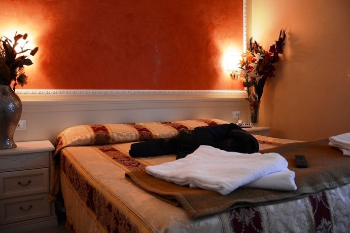 Imagen de la habitación del Hotel Erdarelli. Foto 13