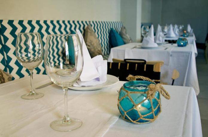 Imagen del bar/restaurante del Hotel Ereza Mar- Adults Only. Foto 2