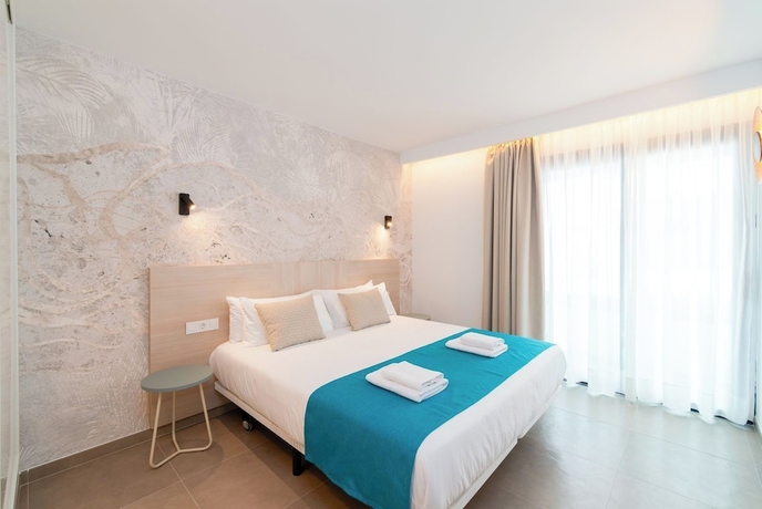 Imagen de la habitación del Hotel Ereza Suites. Foto 12