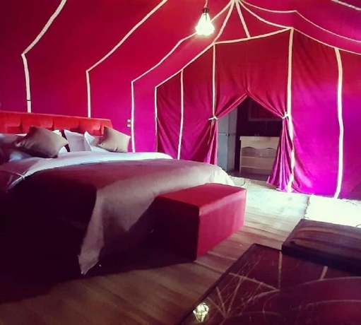 Imagen de la habitación del Hotel Erg Chebbi Dunes Desert Camp. Foto 15