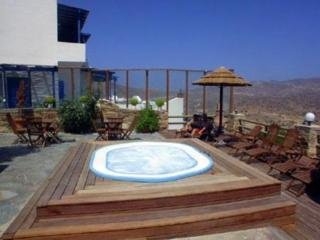 Imagen de la piscina del Hotel Ergina. Foto 7