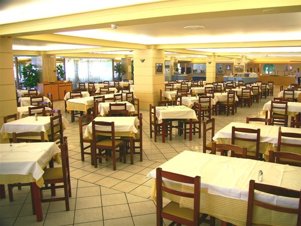 Imagen general del Hotel Eri Beach and Village. Foto 11