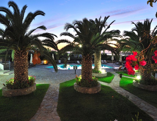 Imagen de los exteriores del Hotel Eri. Foto 3