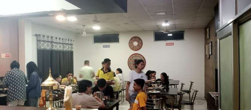 Imagen del bar/restaurante del Hotel Erica Residency. Foto 7