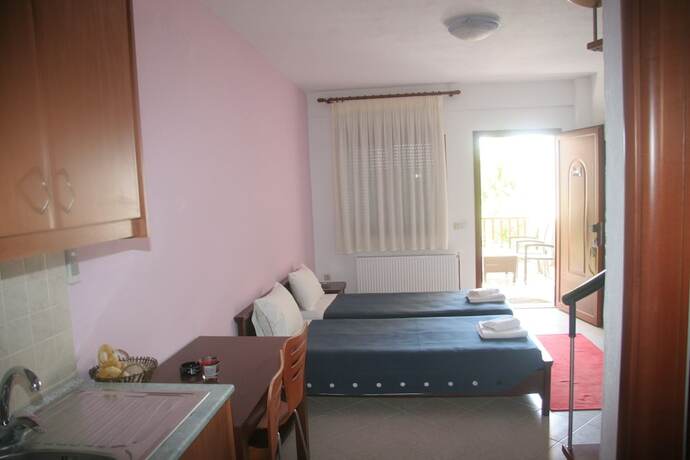 Imagen de la habitación del Hotel Erifili. Foto 15