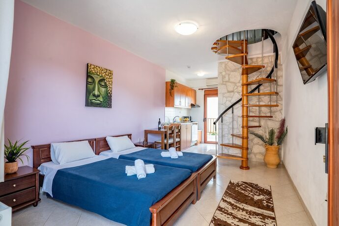 Imagen de la habitación del Hotel Erifili. Foto 16