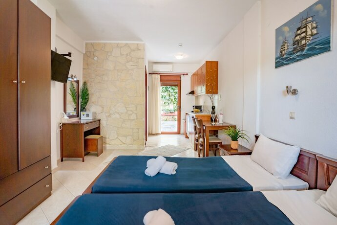 Imagen de la habitación del Hotel Erifili. Foto 17