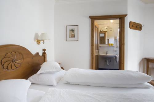 Imagen de la habitación del Hotel Erika. Foto 7