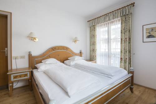 Imagen de la habitación del Hotel Erika. Foto 10