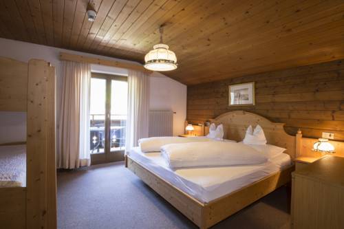 Imagen de la habitación del Hotel Erika. Foto 12