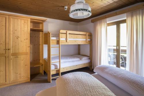 Imagen de la habitación del Hotel Erika. Foto 14