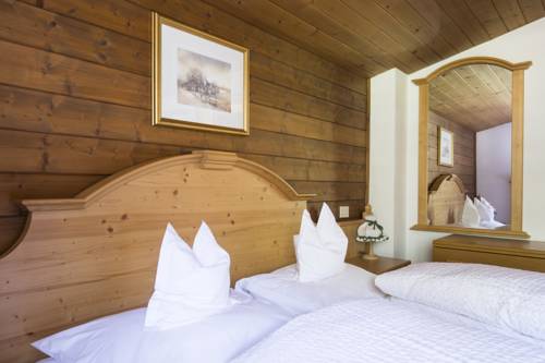 Imagen de la habitación del Hotel Erika. Foto 15