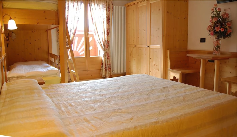 Imagen de la habitación del Hotel Erika, Madonna di Campiglio. Foto 6