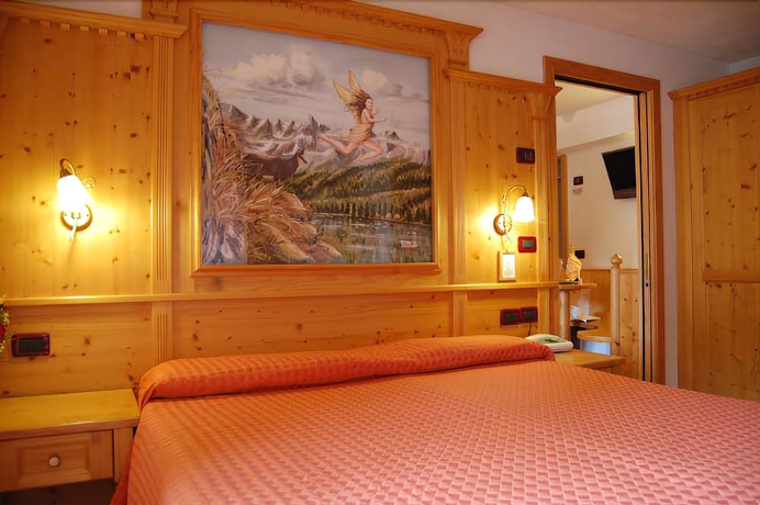 Imagen de la habitación del Hotel Erika, Madonna di Campiglio. Foto 8