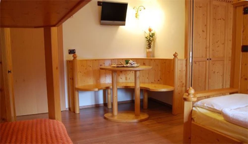Imagen de la habitación del Hotel Erika, Madonna di Campiglio. Foto 10