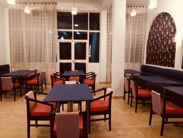 Imagen del bar/restaurante del Hotel Eriline Resorts. Foto 18