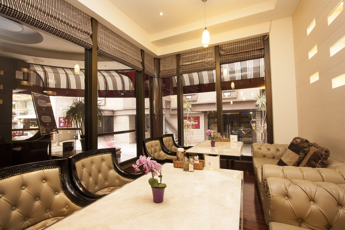 Imagen del bar/restaurante del Hotel Erin. Foto 4