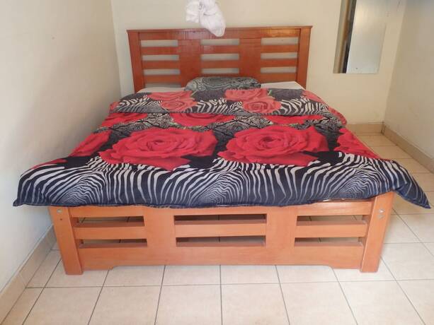 Imagen de la habitación del Hotel Erishina Guest House. Foto 10