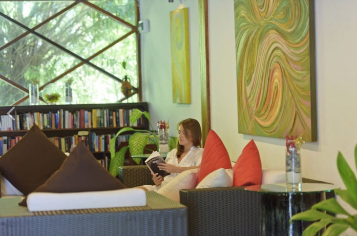 Imagen de los interiores del Hotel Eriyadu Island Resort. Foto 11