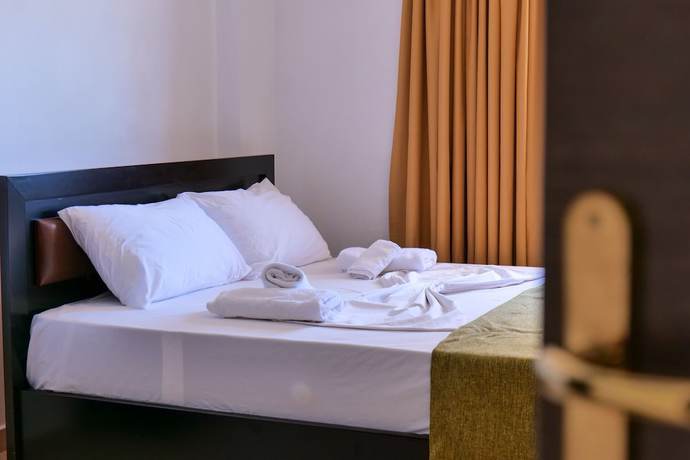 Imagen de la habitación del Hotel Erjoni. Foto 2