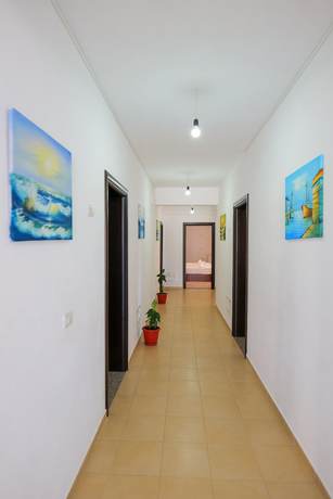 Imagen de los interiores del Hotel Erjoni. Foto 17