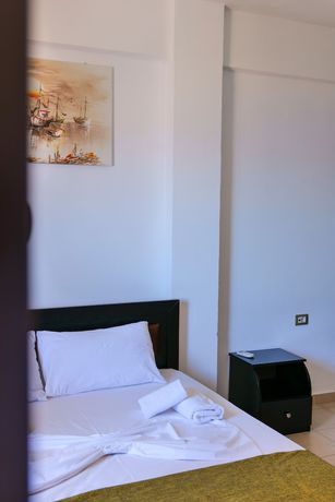 Imagen de la habitación del Hotel Erjoni. Foto 7